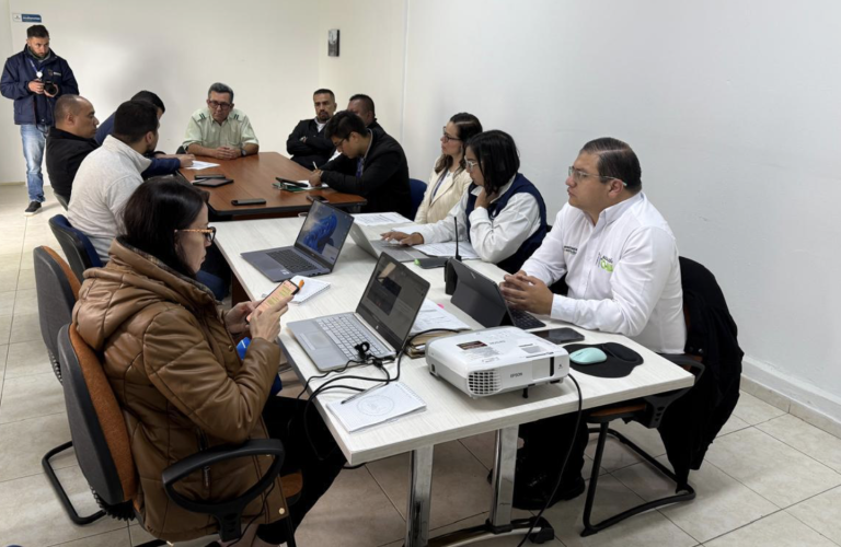 Avanzan mesas de trabajo para revisar tarifas y seguridad en el transporte público en Chía