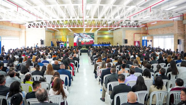 Durante los grados en Chía, se anuncian becas por 85 millones de pesos para los mejores estudiantes