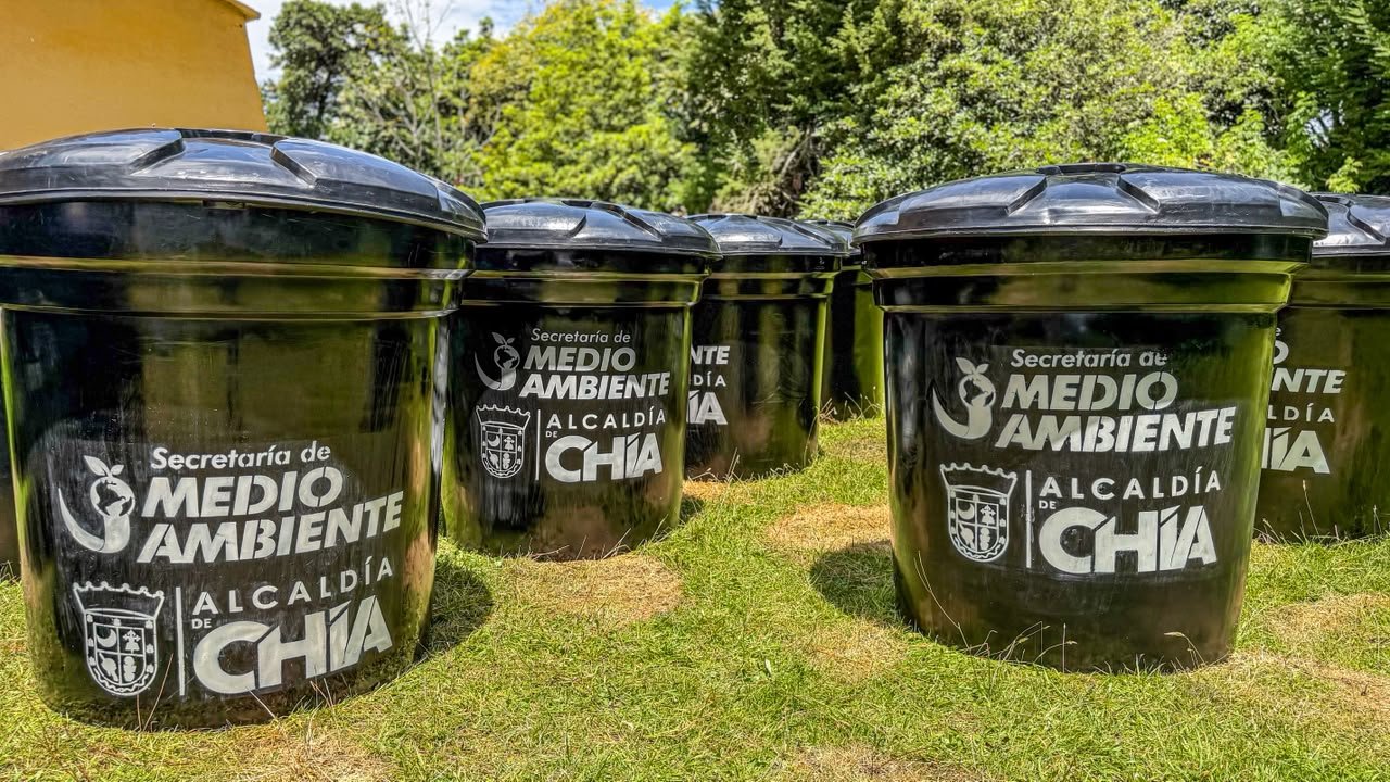 Tanques de recolección de agua lluvia para la comunidad